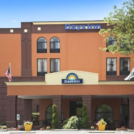 Days Inn By Wyndham Reading Wyomissing Exteriör bild